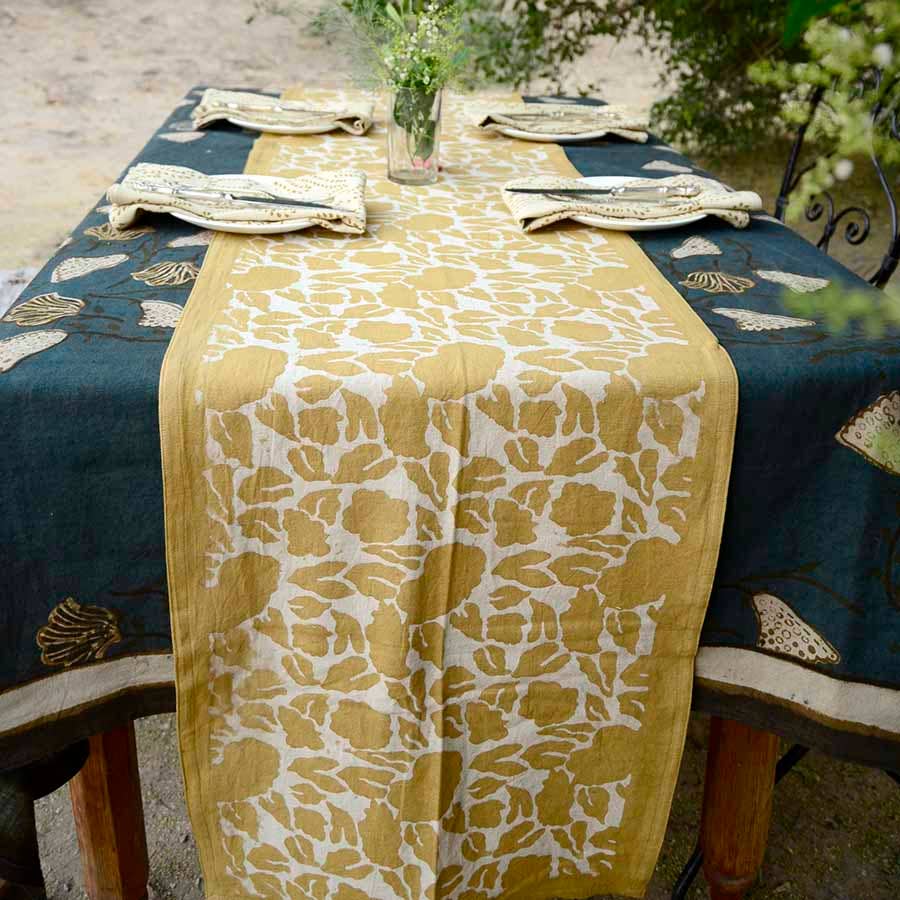 TABLE RUNNER - Yan